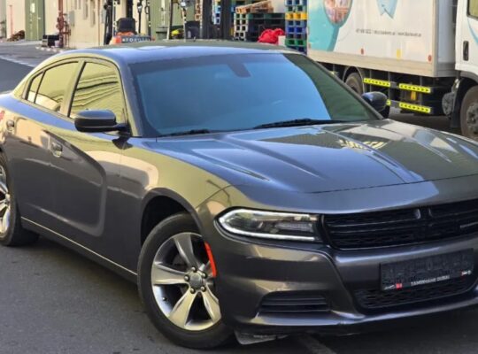 دودج شارجر موديل 2019 لون رمادي 6 سلندر بحالة ممتا