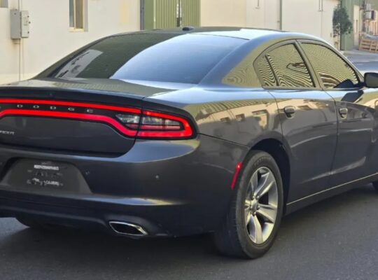 دودج شارجر موديل 2019 لون رمادي 6 سلندر بحالة ممتا