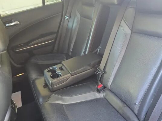 دودج شارجر موديل 2019 لون رمادي 6 سلندر بحالة ممتا