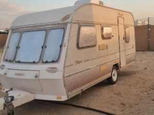 كرفان اوربي للبيع مع اضافاة خزانين بحالة ممتاز اقل