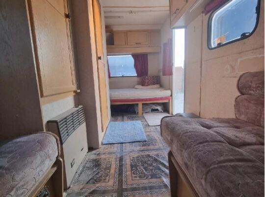 كرفان اوربي للبيع مع اضافاة خزانين بحالة ممتاز اقل