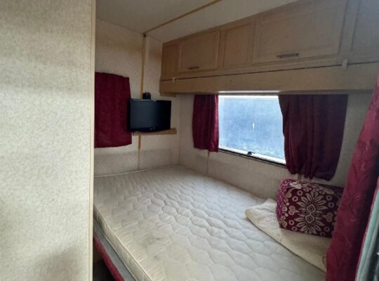 كرفان اوربي للبيع مع اضافاة خزانين بحالة ممتاز اقل